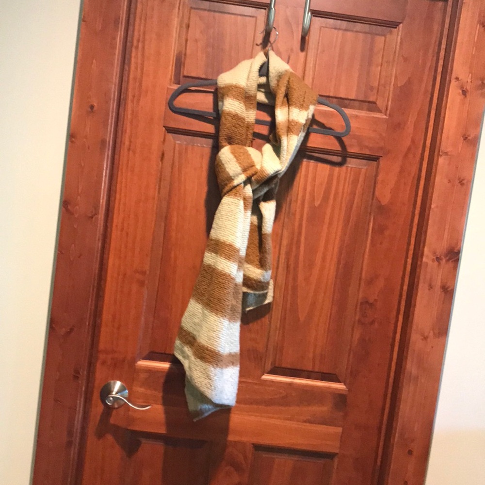 Chunky Scarf!! Gorgeous tan and burnt brown color